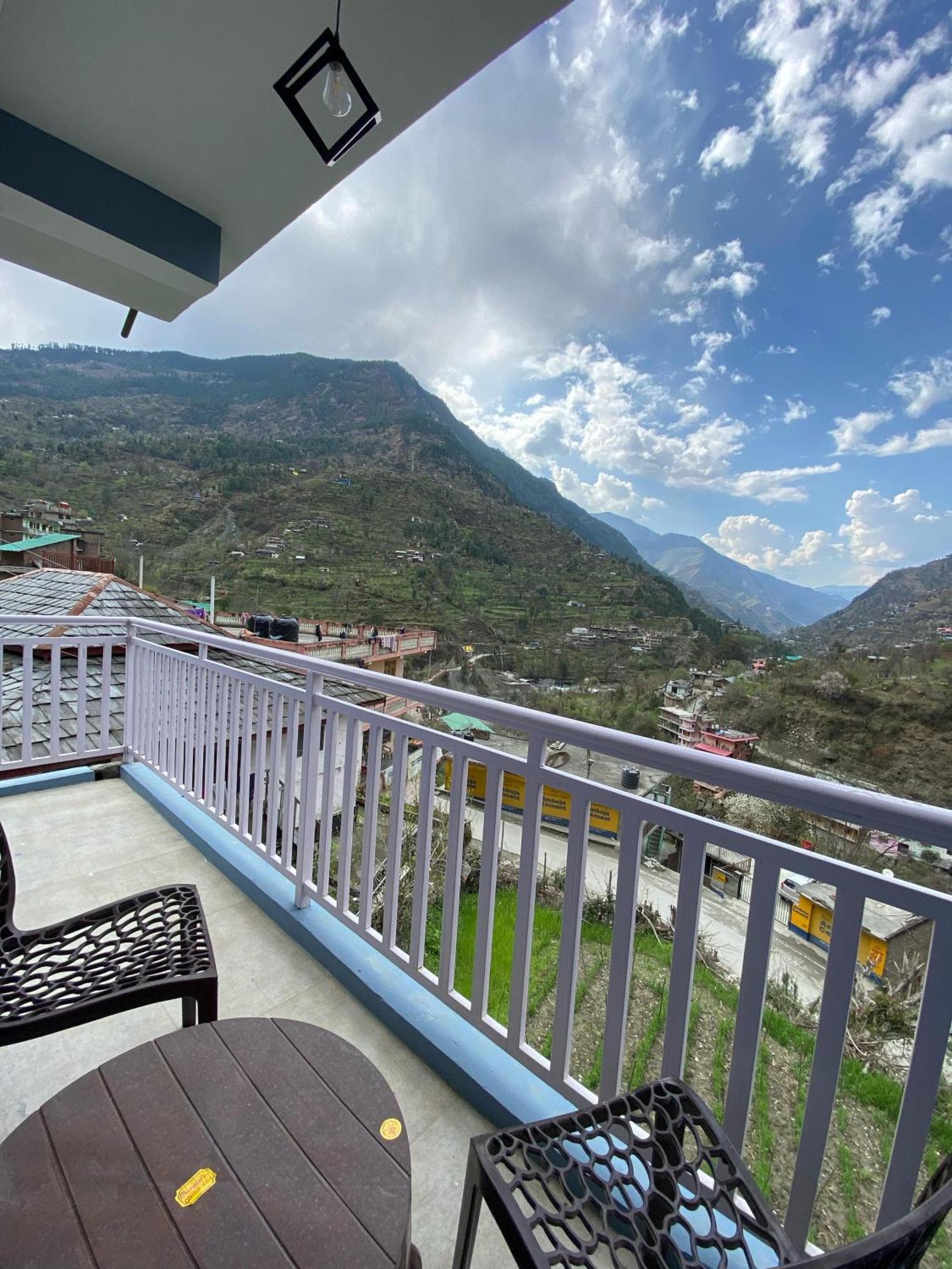 Diya Mountain House Tirthan Banjār Exteriör bild